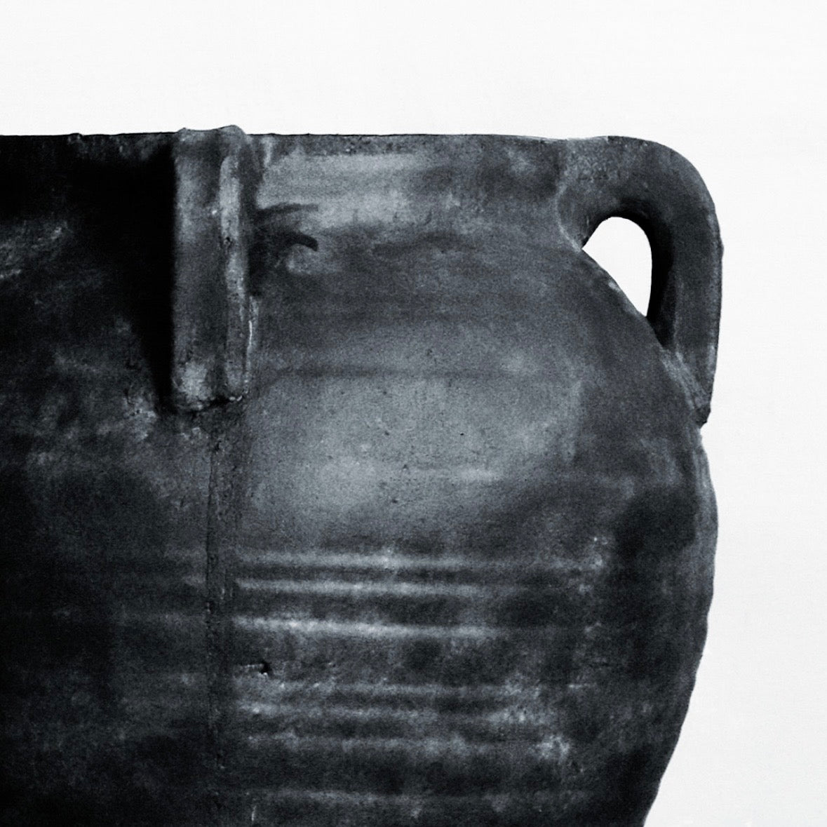 POTERIE EN TERRACOTTA, NOIR