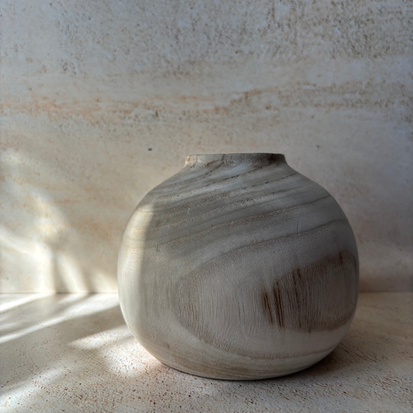 Vase en bois-rond