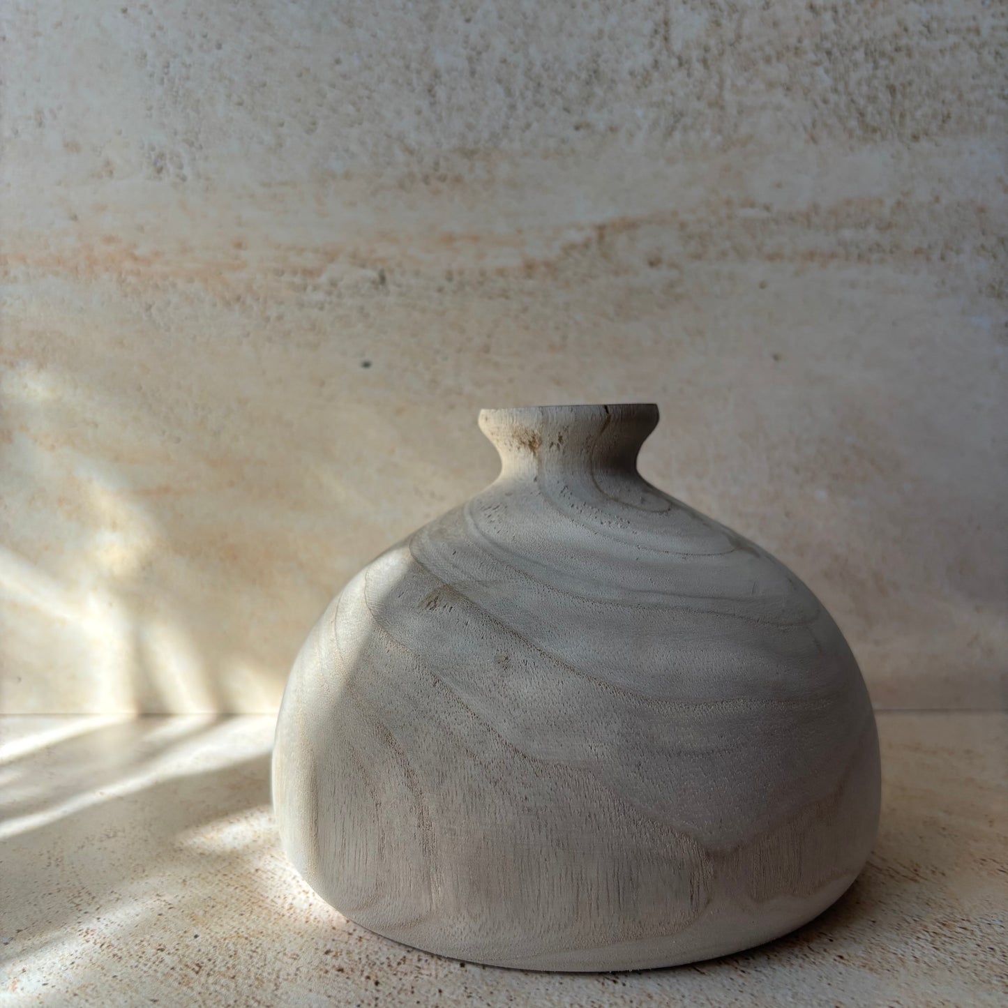 Vase en bois