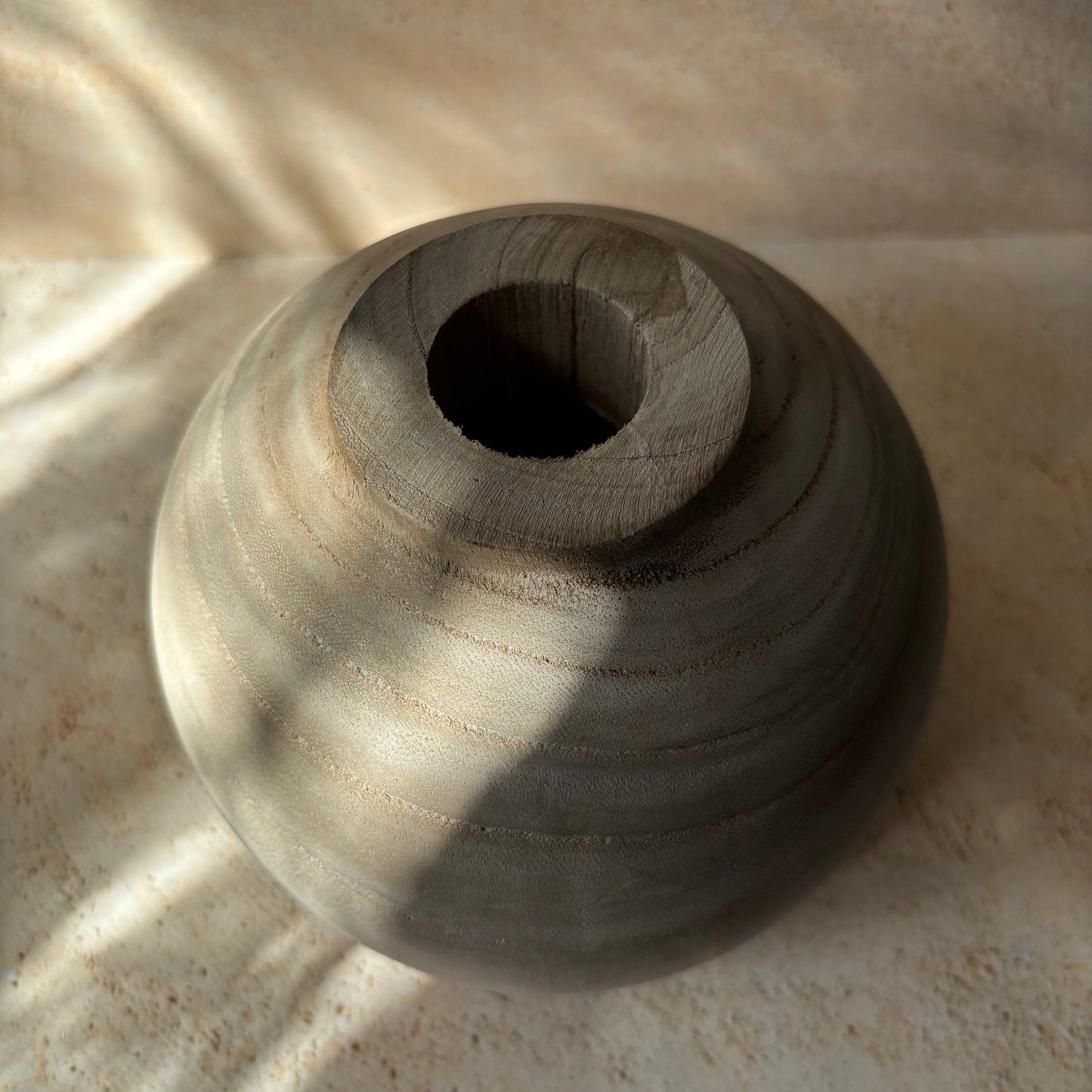 Vase en bois-rond
