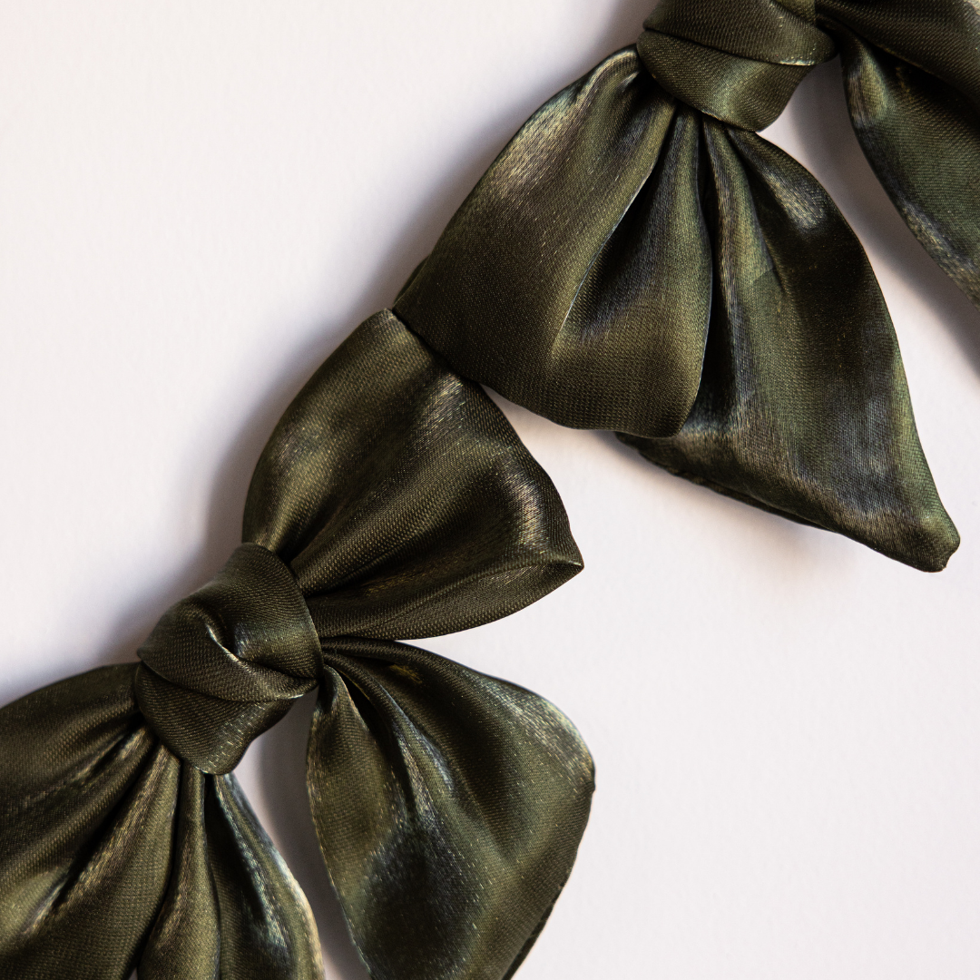 Guirlande de nœuds en gaze vert olive