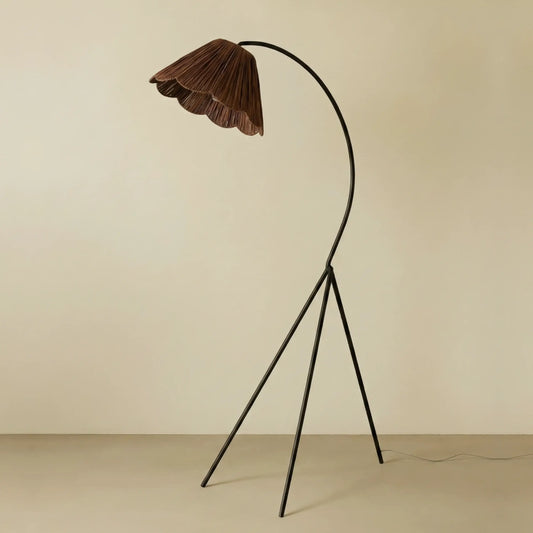 La lampe de sol en raphia festonné