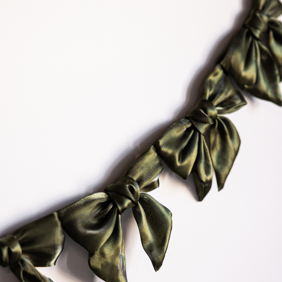 Guirlande de nœuds en gaze vert olive