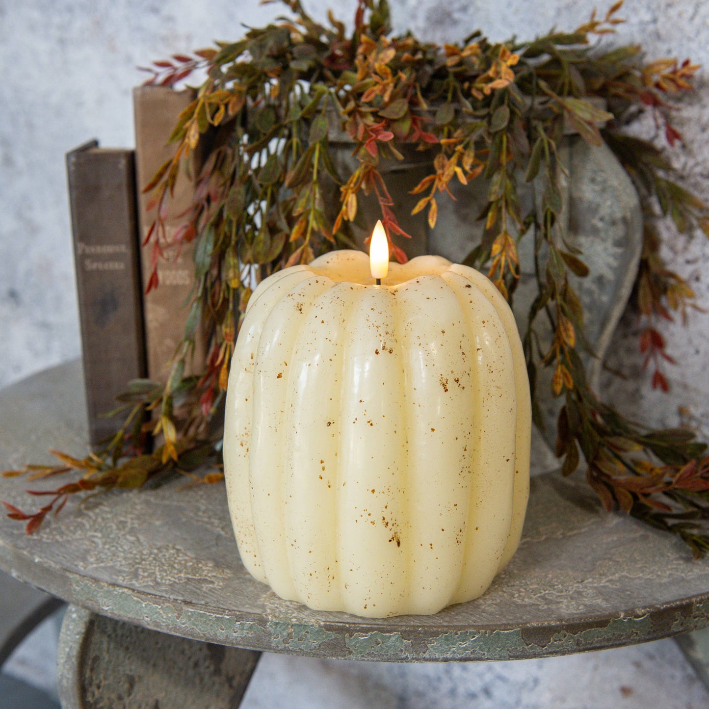 Bougie citrouille flamme 3D crème 6,5"
