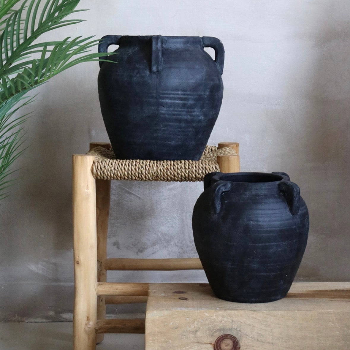 POTERIE EN TERRACOTTA, NOIR