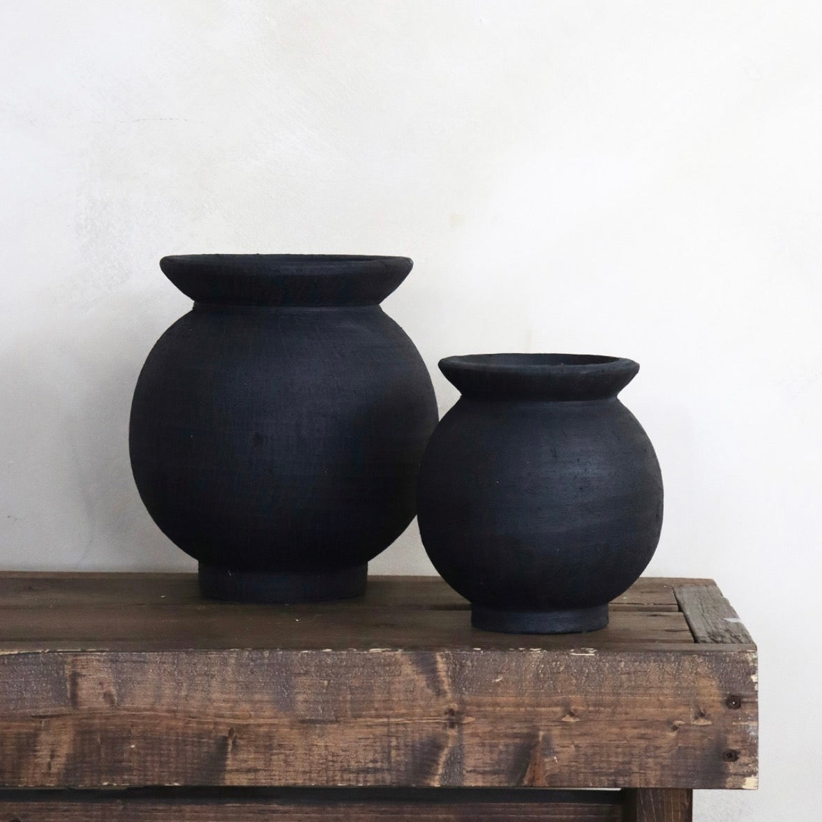 VASE EN TERRACOTTA, NOIR