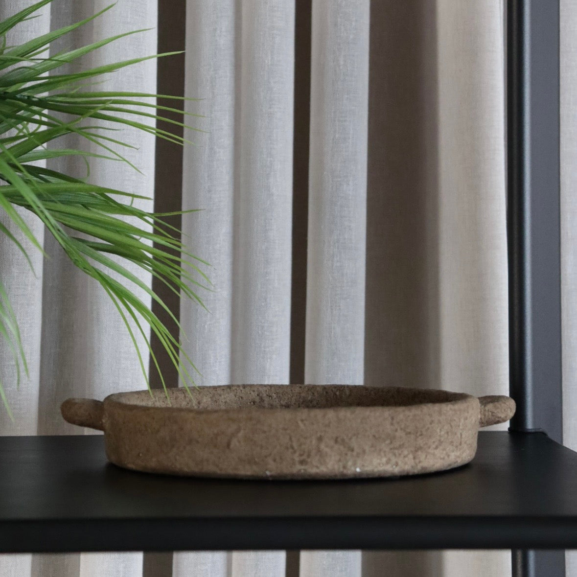 PLATEAU ROND EN CIMENT, BRUN
